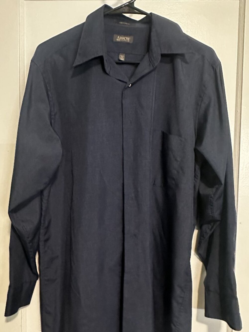 Men's Arrow wrinkle-free dress shirt, Size M